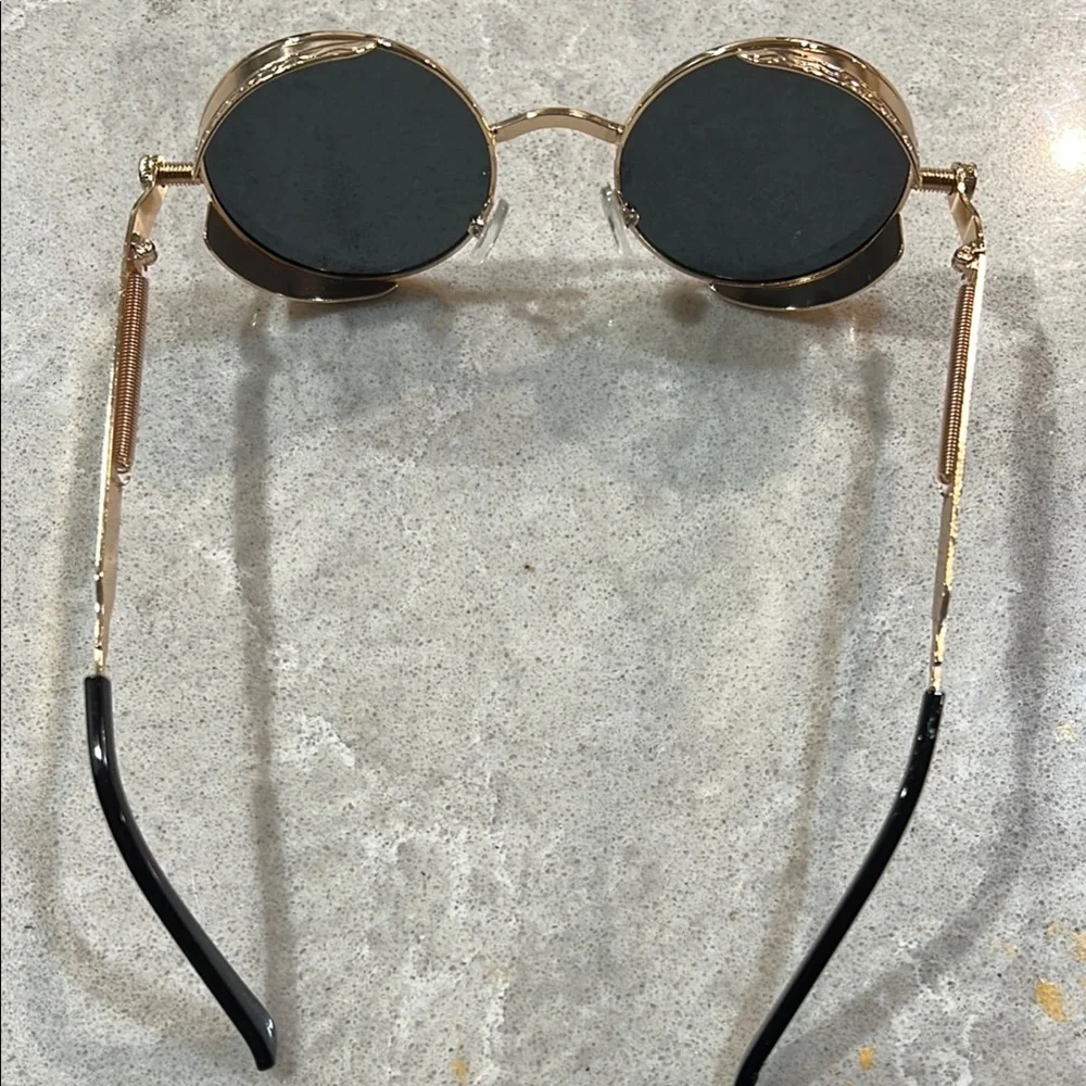 Sunglasses - Classic Retro Style with Round Frames NIP